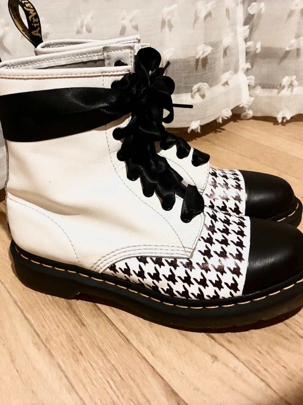 RIOT GRRRL: Custom Docs 🖤🤍🖤🤍🖤🤍🖤🤍